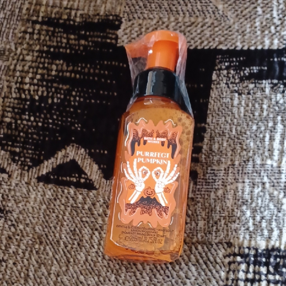 4/$40 New Purrfect Pumpkin Scented Foaming Hand Soap - 1 Pump Bottle